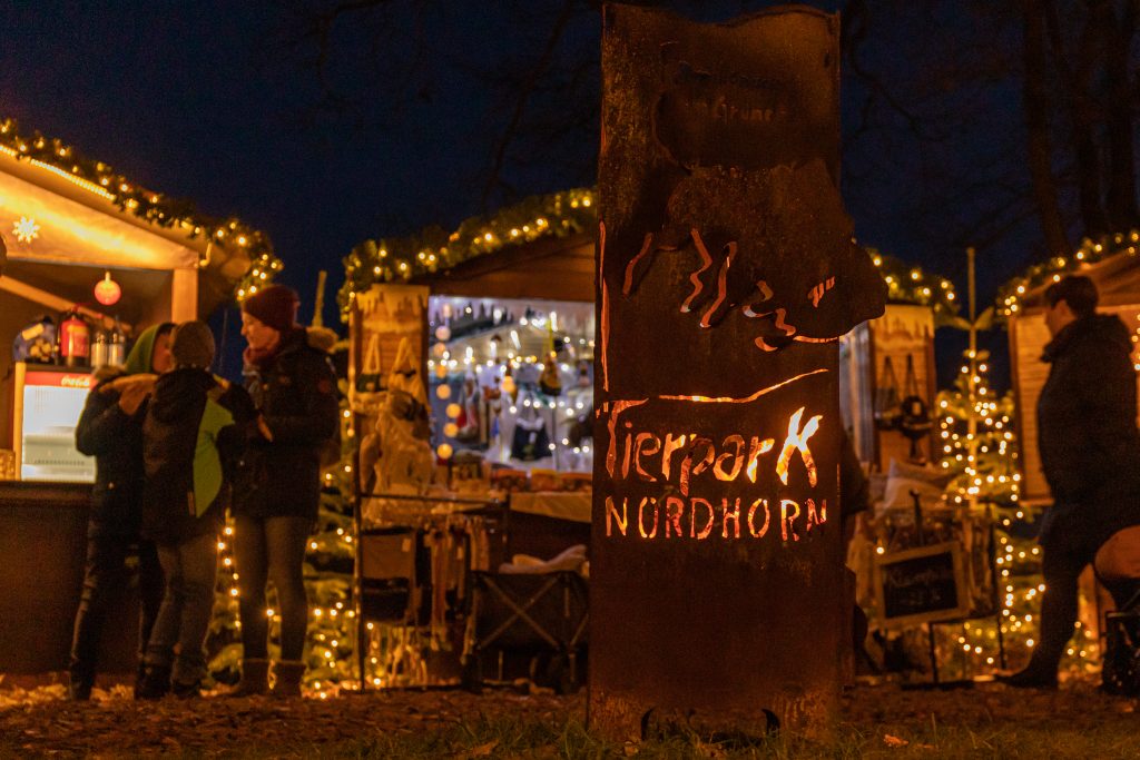 Feuertonne auf dem Weihnachtsmarkt im Tierpark Nordhorn